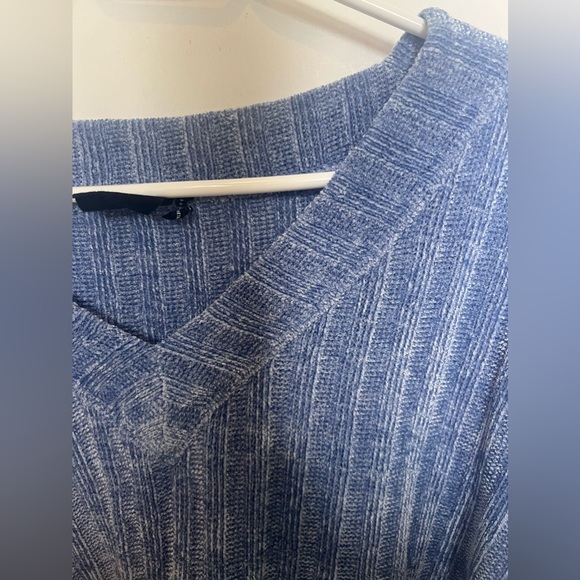 Blue chenille v-neck sweater - Picture 3 of 3